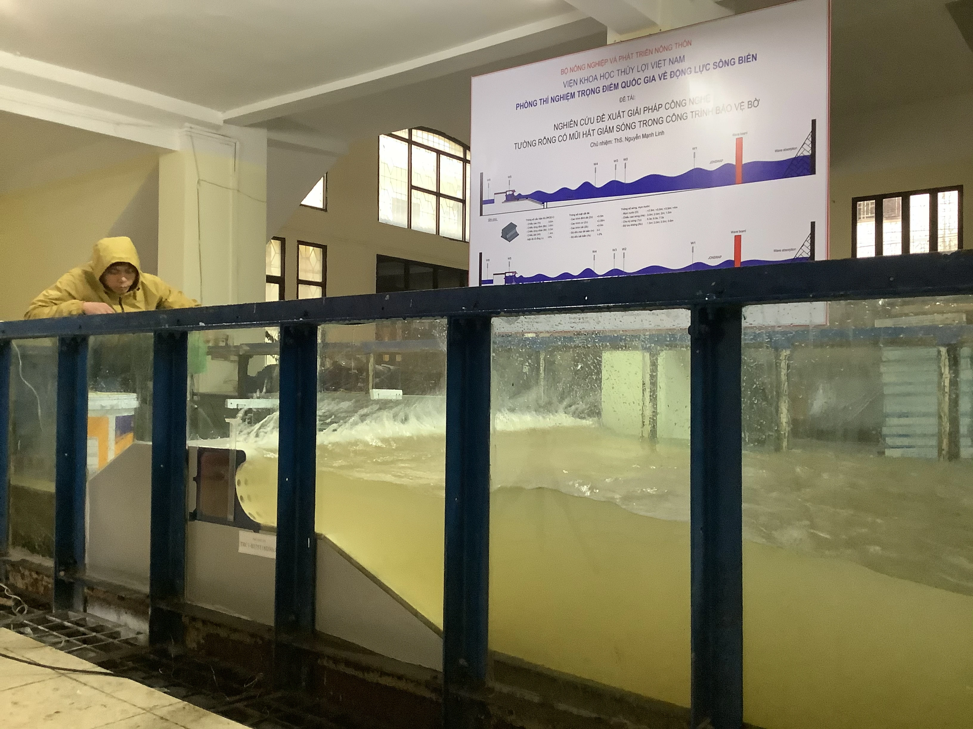 Hệ thống thí nghiệm máng sóng