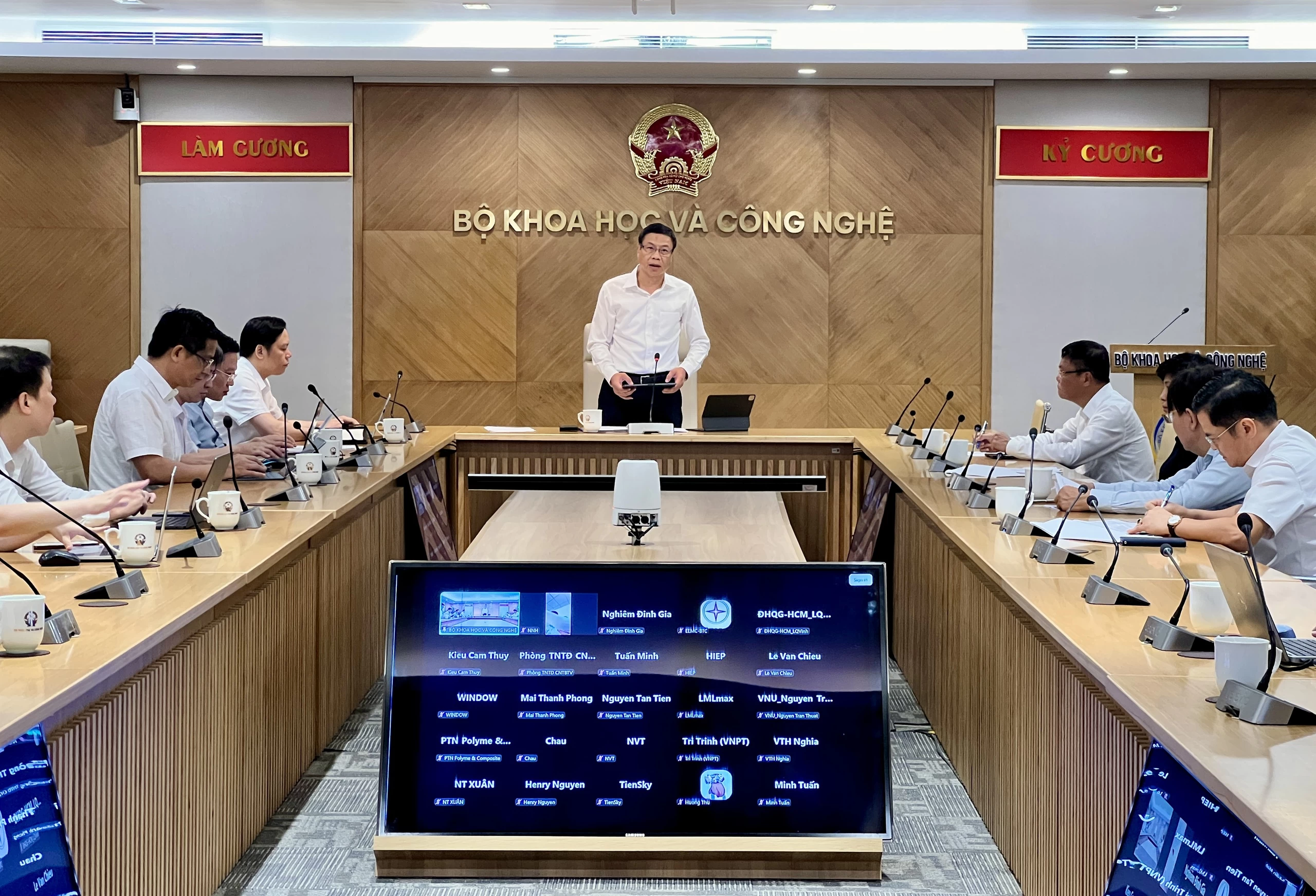 Hoàn thiện mô hình tổ chức và vận hành phòng thí nghiệm trọng điểm quốc gia